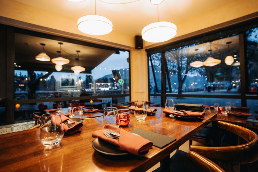 momentos by the lake restaurant interior 