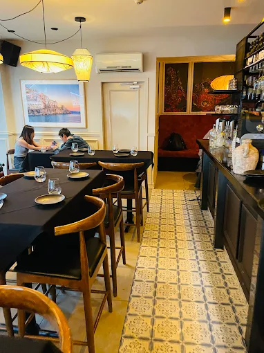 momentos by the lake interior
